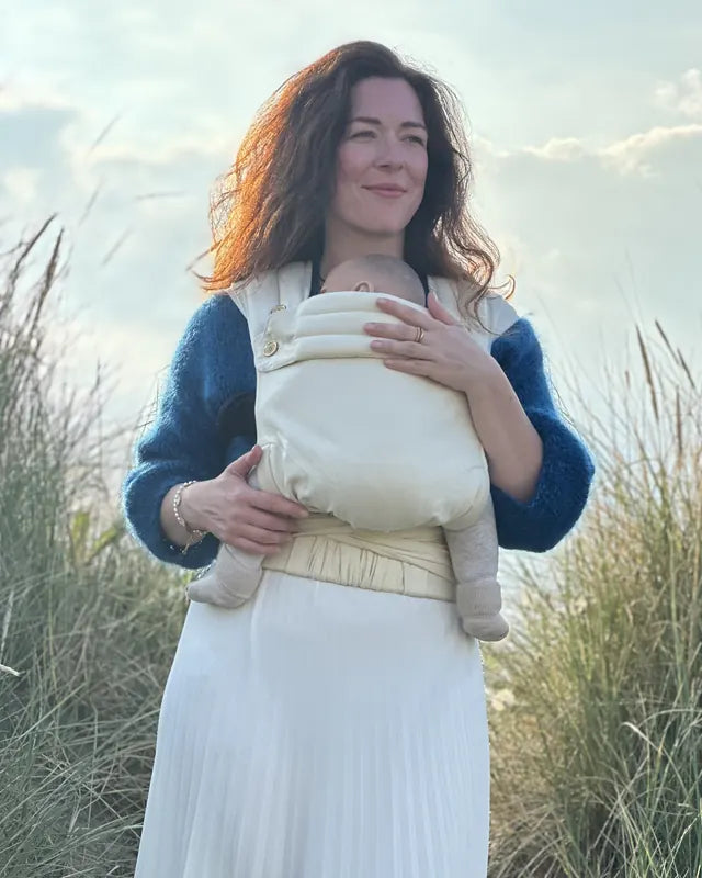 Krystyna Cordes stands in the dunes, wearing a MonDoudou in natural white.